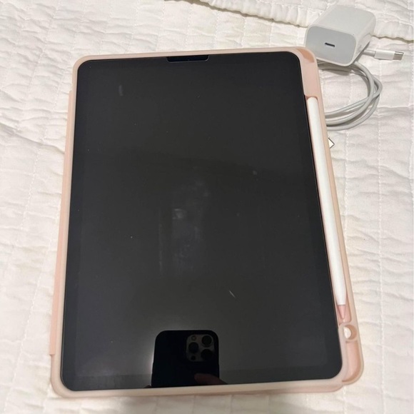 iPad Air 4th Generation with Apple Pencil and accessories - Picture 6 of 7